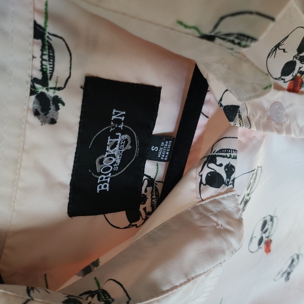 Button down - Picture 3 of 3